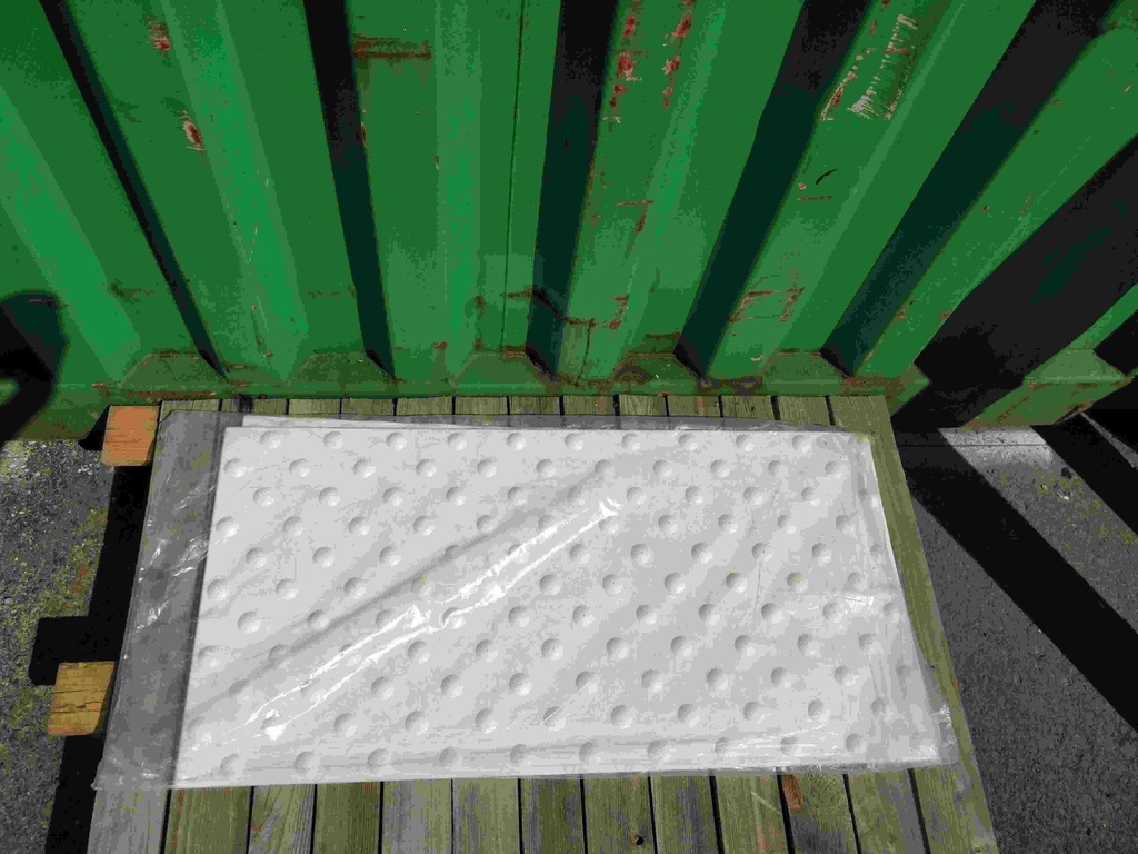 Bande podotactile auto-adhésive