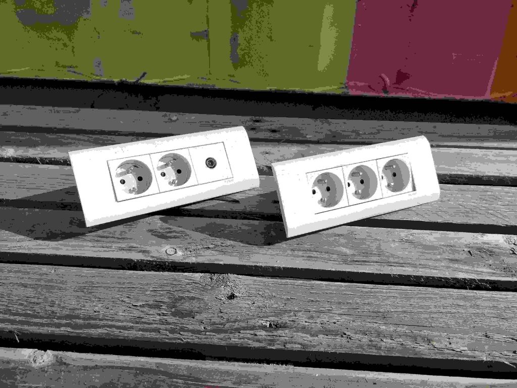 Bloc triple prise et interrupteur divers encastrable