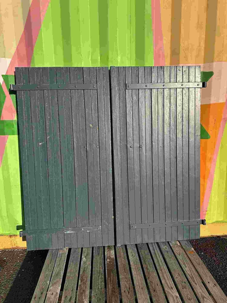 Paire de volets bois gris foncé