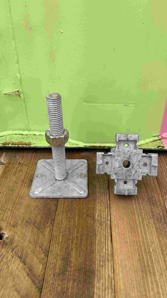 Pied verin plancher technique 8x8_Embase carrée et tige acier 16mm soudée