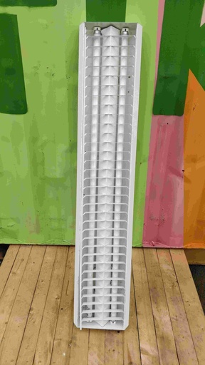 [#871] Luminaire long à grille 2 tubes à relamper